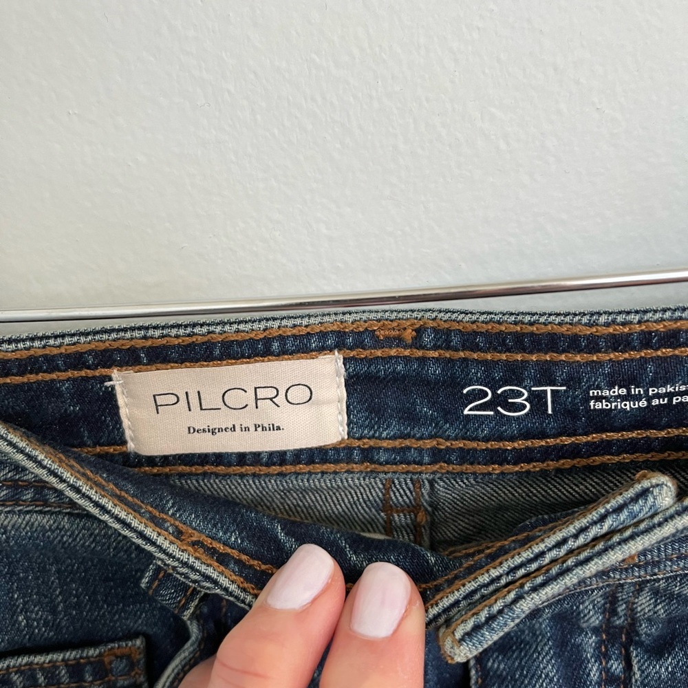 PILCRO BOWED SLOUCH HIGH-RISE TAPER JEANS sz 23 Tall. OUT OF STOCK ONLIN… - Picture 9 of 14